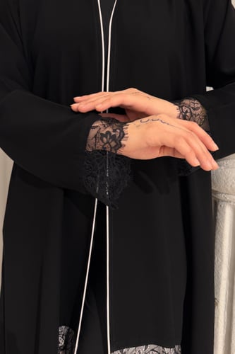 عباية ملكي كوري نص كلوش بتدخيلات دانتيل وقماش وردي...