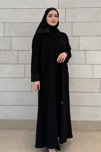 عباية كوبرا فاخرة بتطريز خلفي وكِسرة مميزة اسود –...