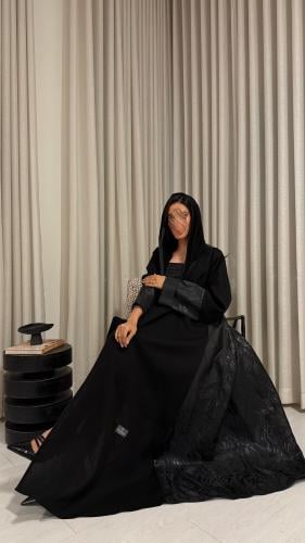 عباية كتان نصف كلوش بتفاصيل تفته اسود – متوفرة بخم...