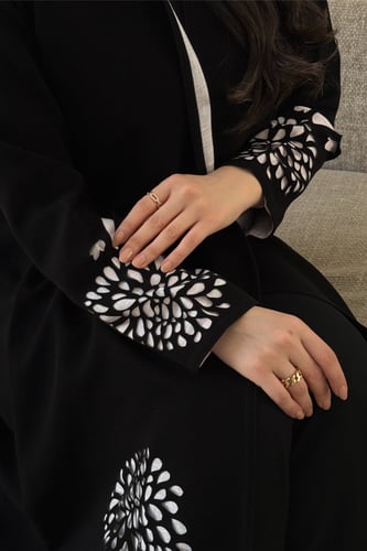 عباية كريب ملكي سوداء فاخرة بقصة نص كلوش تخربم ناع...