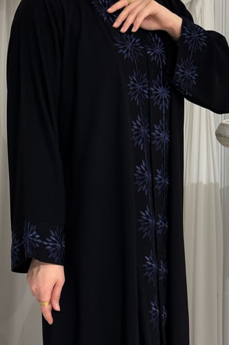 عباية كوبرا نص كلوش بتطريز أنيق