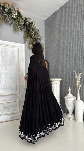 عباية شيفون مبطن بتطريز الأطراف سكري– قصة كلوش راق...