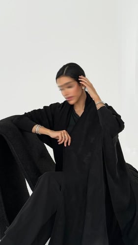 عباية شيفون مُشجّر مبطنة بكريب ملكي