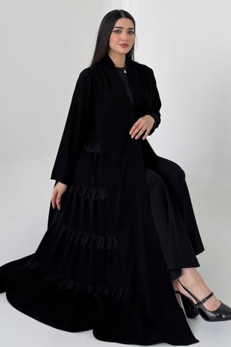 عباية كوبرا مع تدخيلات دانتيل اسود – نص كلوش