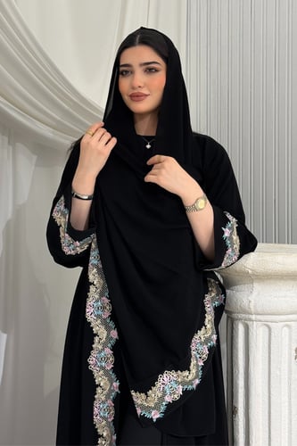 عباية بقماش كوبرا وقصة نص كلوش