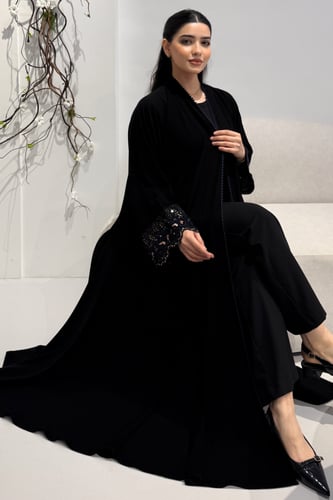 عباية سوداء ملكي كوري دبل كلوش بتطريز فاخر على الأ...