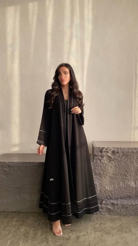 عباية كتان بقياطين أبيض وأسود دبل كلوش مع إمكانية...