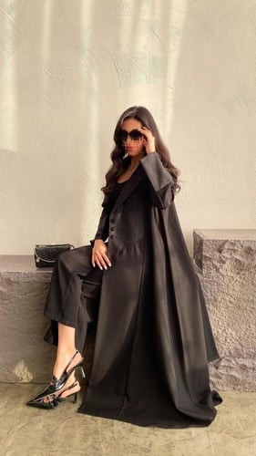 عباية كتان بقصه جاكيت لمعه نص كلوش( الاسود)