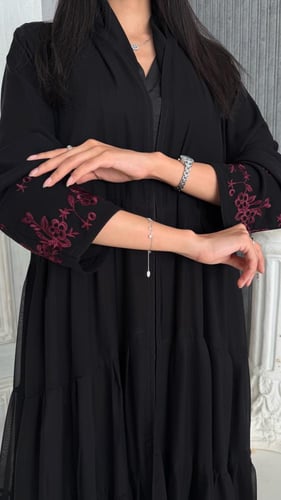 عباية شيفون مبطن بتطريز الأطراف عنابي– قصة كلوش را...