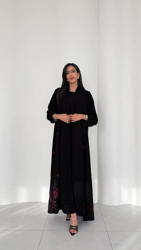 عباية كلوش ملكي كوري مطرزة عنابي