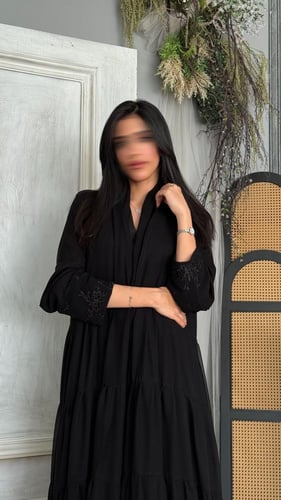 عباية شيفون مبطن بتطريز الأطراف اسود– قصة كلوش راق...