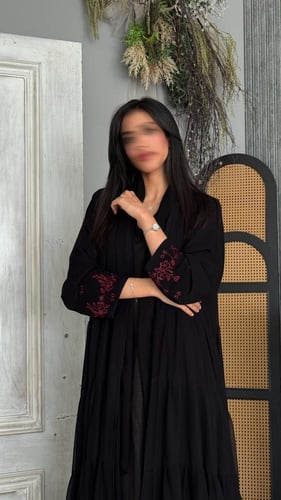 عباية شيفون مبطن بتطريز الأطراف عنابي– قصة كلوش را...