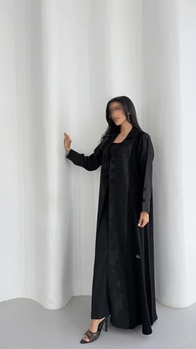 عباية كريب ملكي بتفاصيل جاكار – فخامة بنعومة الإطل...