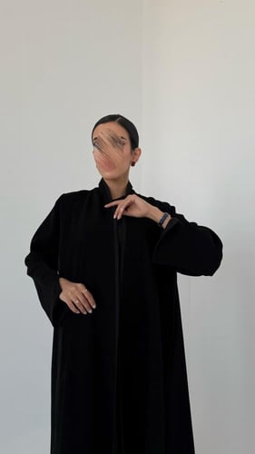 عباية كريب ملكي نص كلوش بقيطان اسود