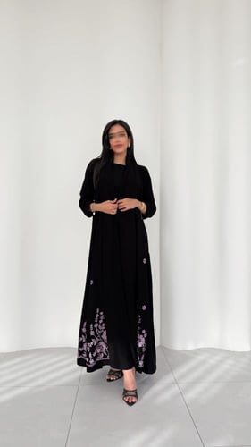 عباية كلوش ملكي كوري مطرزة موف