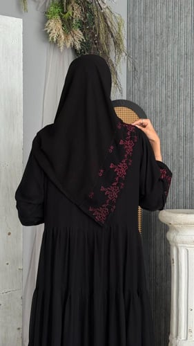 عباية شيفون مبطن بتطريز الأطراف عنابي– قصة كلوش را...