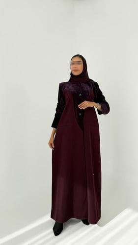 عباية بليزر كريب أوكراني مع تدخيلات مخمل قطيفة