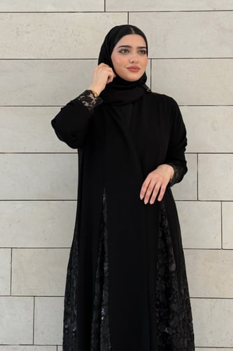 عباية ملكي كوري بتدخيلات تطريز فاخرة – تصميم أنيق...