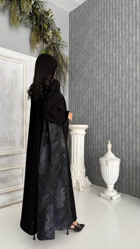 عباية كتان ومن الجوانب قماش ورقتز هندي مشجر بالاسو...