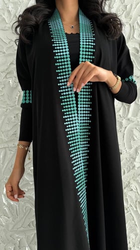 عباية كوبرا مطرزة س– تصميم نص كلوش بأكمام سترتش