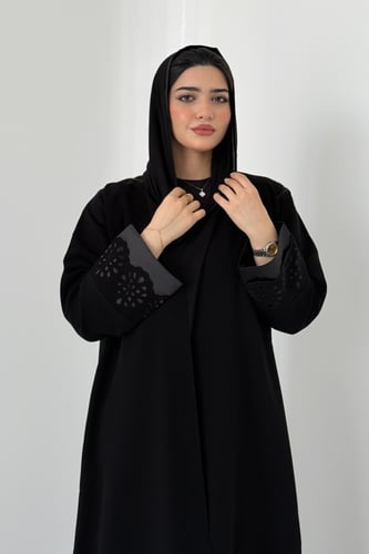 عباية سرميك سوداء سادة – نص كلوش