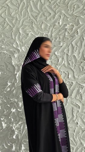 عباية كوبرا مطرزة م– تصميم نص كلوش بأكمام سترتش