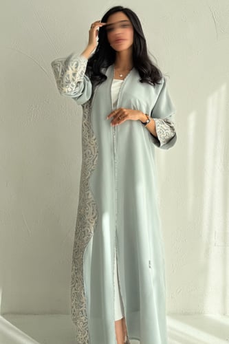 عباية كريب مغسول بقصّة نص كلوش – أناقة ناعمة بأربع...