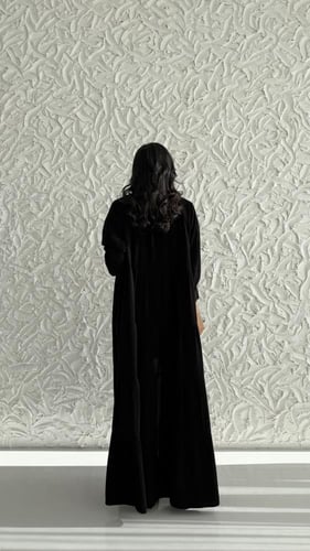 عباية كسرات فاخرة – قماش ملكي كوري