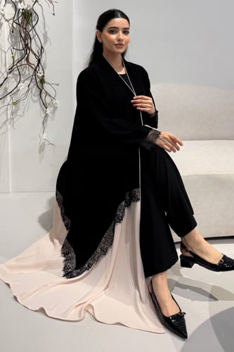 عباية ملكي كوري نص كلوش بتدخيلات دانتيل وقماش وردي...