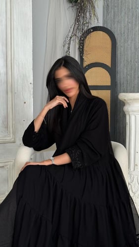 عباية شيفون مبطن بتطريز الأطراف اسود– قصة كلوش راق...