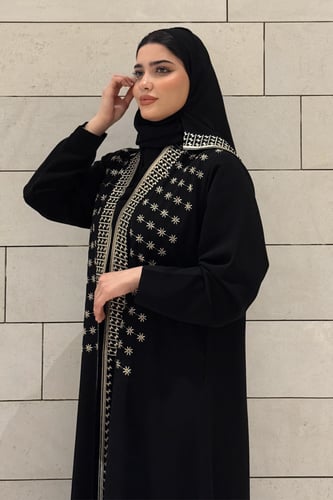 عباية كوبرا نص كلوش بتطريز أنيق