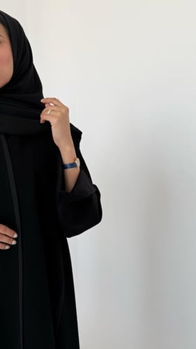 عباية كريب ملكي نص كلوش بقيطان اسود