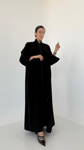 عباية كريب ملكي نص كلوش بقيطان اسود