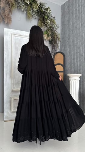 عباية شيفون مبطن بتطريز الأطراف اسود– قصة كلوش راق...