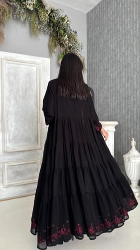 عباية شيفون مبطن بتطريز الأطراف عنابي– قصة كلوش را...