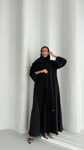 عباية كريب ملكي وجاكار – أناقة التفاصيل الراقية