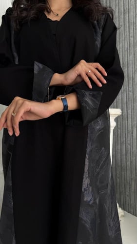 عباية كتان ومن الجوانب قماش ورقتز هندي مشجر بالاسو...