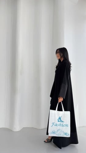 عباية كوبرا بتفاصيل جاكار – توازن الفخامة والرقي