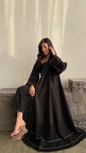 عباية كتان بقياطين أبيض وأسود دبل كلوش مع إمكانية...