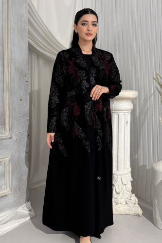 عباية سوداء كوبرا مطرزة مع كرستالات لامعة