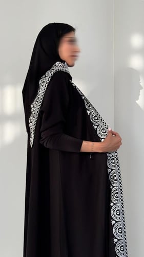 عباية انترنت نص كلوش بأكمام سترتش (أبيض)