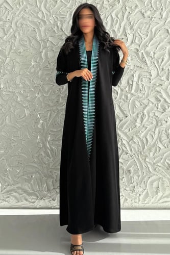 عباية كوبرا مطرزة س– تصميم نص كلوش بأكمام سترتش