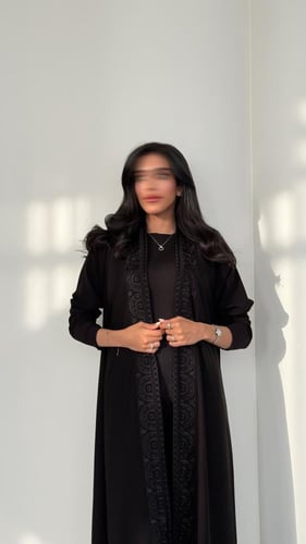 عباية انترنت نص كلوش بأكمام سترتش (أسود)