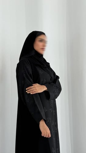 عباية كريب ملكي بتفاصيل جاكار – فخامة بنعومة الإطل...