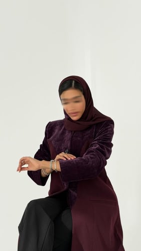 عباية بليزر كريب أوكراني مع تدخيلات مخمل قطيفة