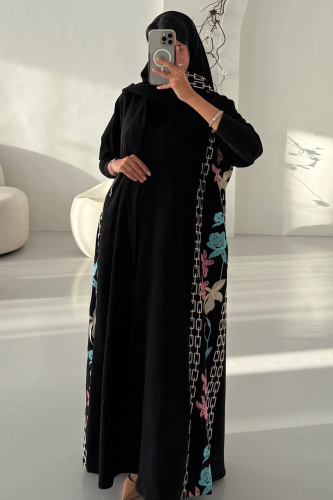 عباية ملكية كورية مطرزة من الجوانب ملون والاكمام س...