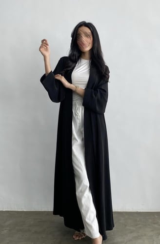 عباية كريب نواعم اسود بتصميم دبل كلوش