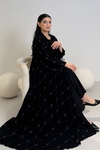 عباية شيفون مطرزة بترتر كرستال – قصة دبل كلوش فاخر...