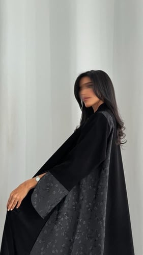 عباية كريب ملكي وجاكار – أناقة التفاصيل الراقية