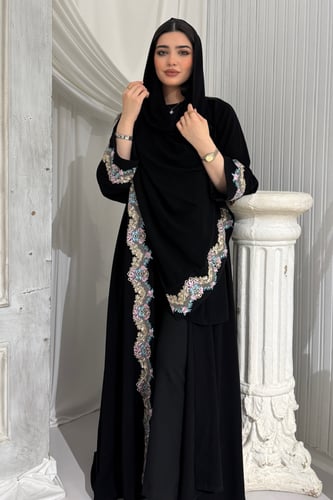 عباية بقماش كوبرا وقصة نص كلوش